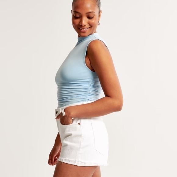 Abercrombie & Fitch Curve Love High Rise Mom Short 37/24 NWT - Picture 3 of 11